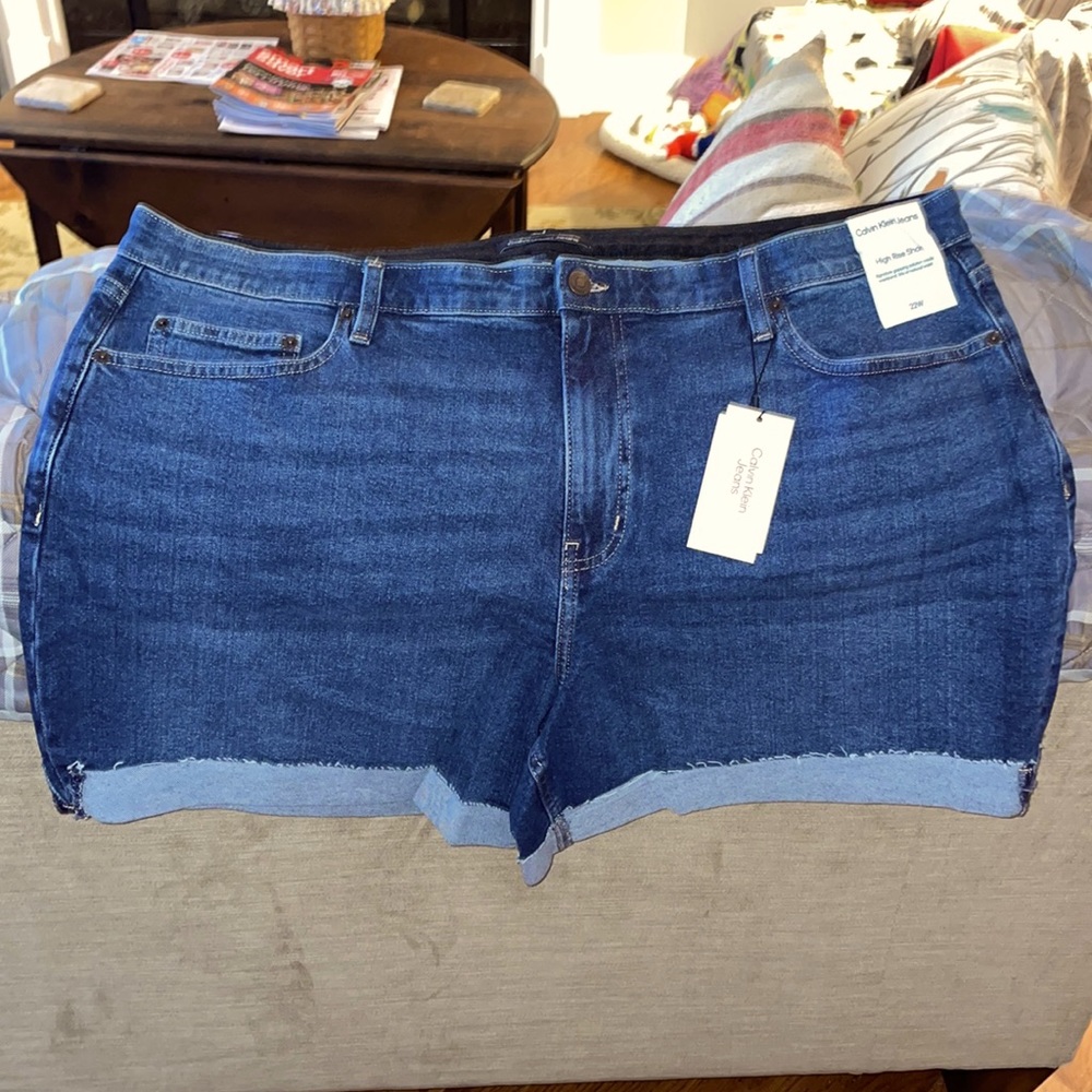 NWT Calvin Klein Jeans cuffed high rise shorts 22W